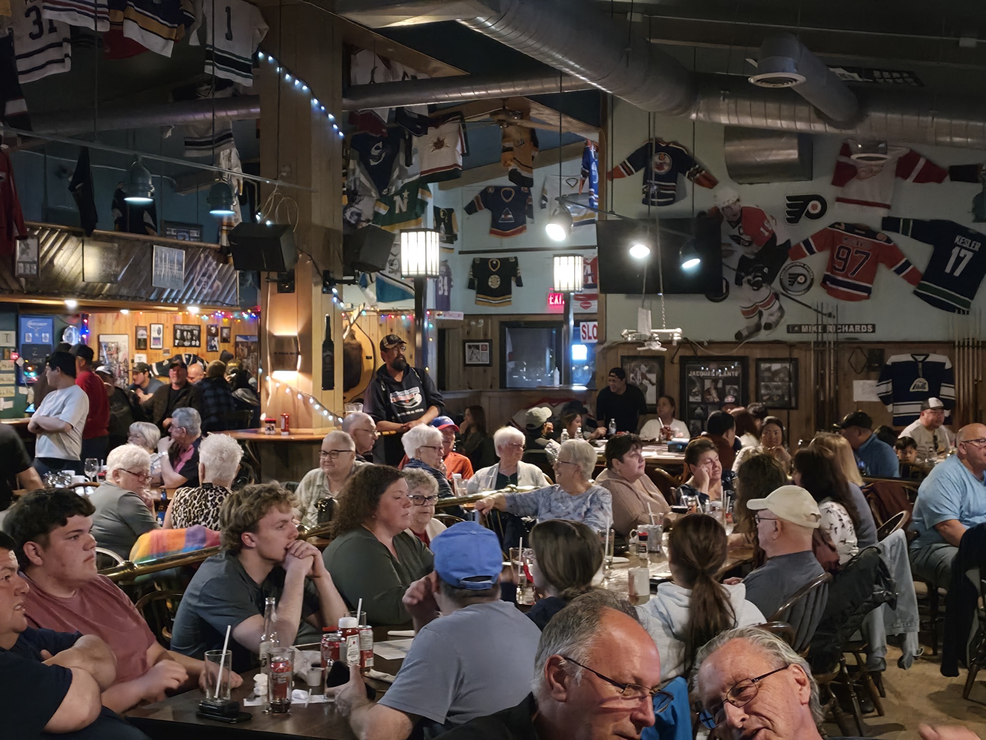 Le Gabriel interior — packed house with hockey jerseys