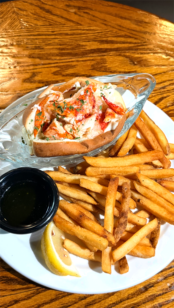 Le Gabriel Lobster Roll with fries
